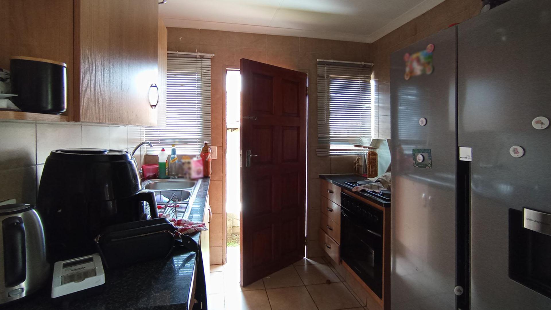 Kitchen - 6 square meters of property in Olievenhoutbos