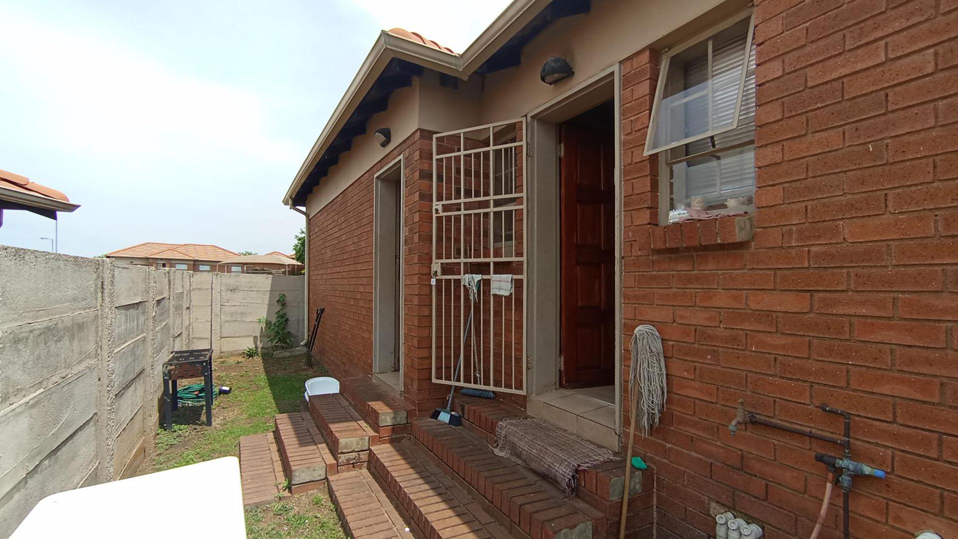 Backyard of property in Olievenhoutbos