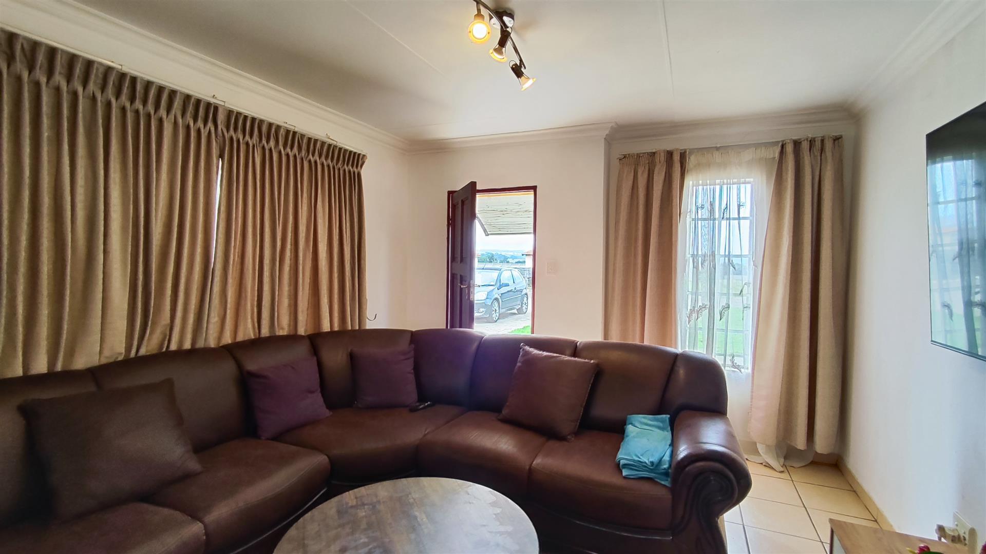 Lounges - 16 square meters of property in Visagiepark