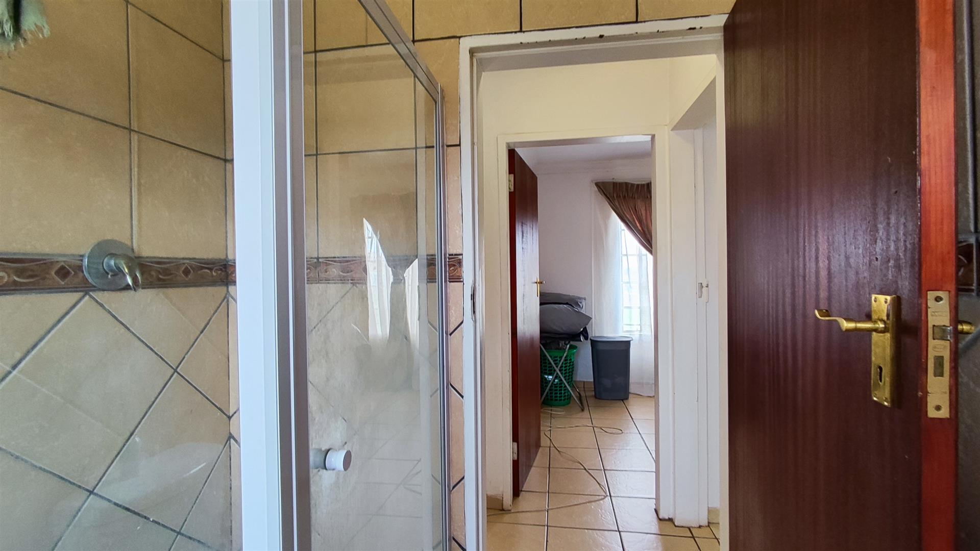 Bathroom 1 - 5 square meters of property in Visagiepark