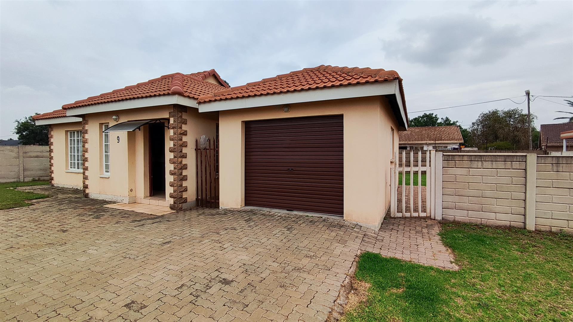 Front View of property in Visagiepark