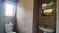 Bathroom 1 - 4 square meters of property in Cruywagenpark