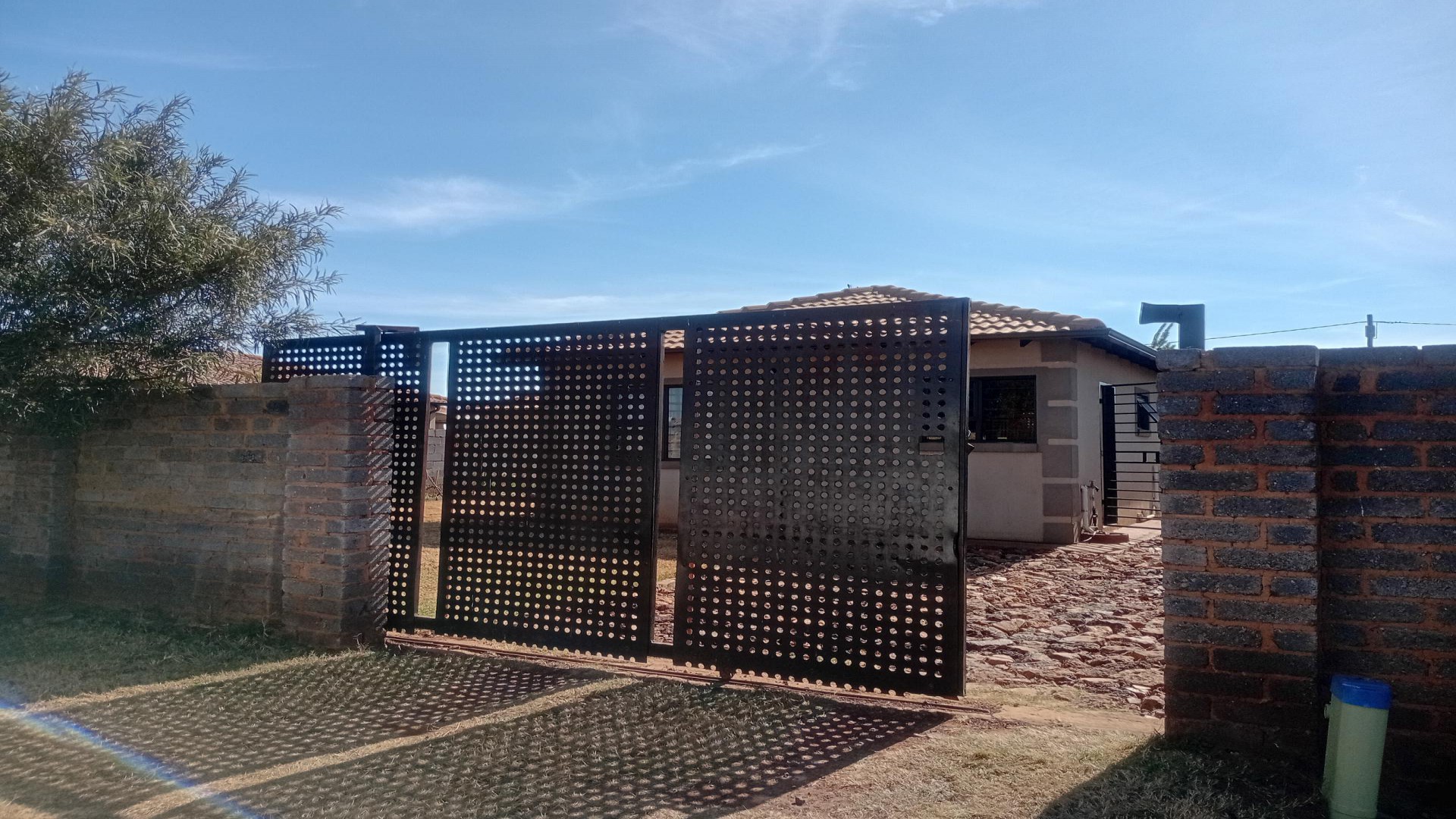 Front View of property in Vosloorus