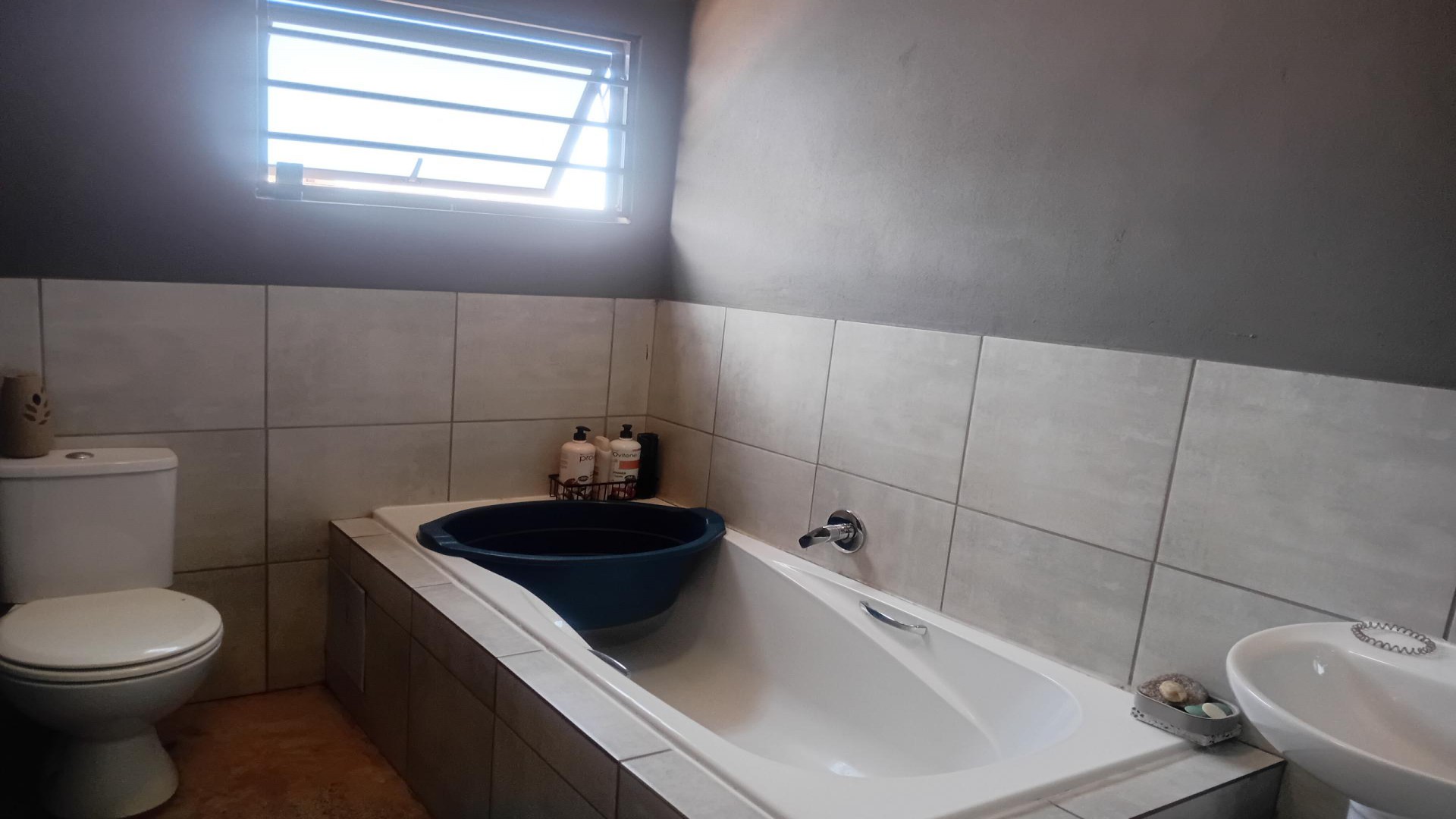 Bathroom 1 - 5 square meters of property in Vosloorus