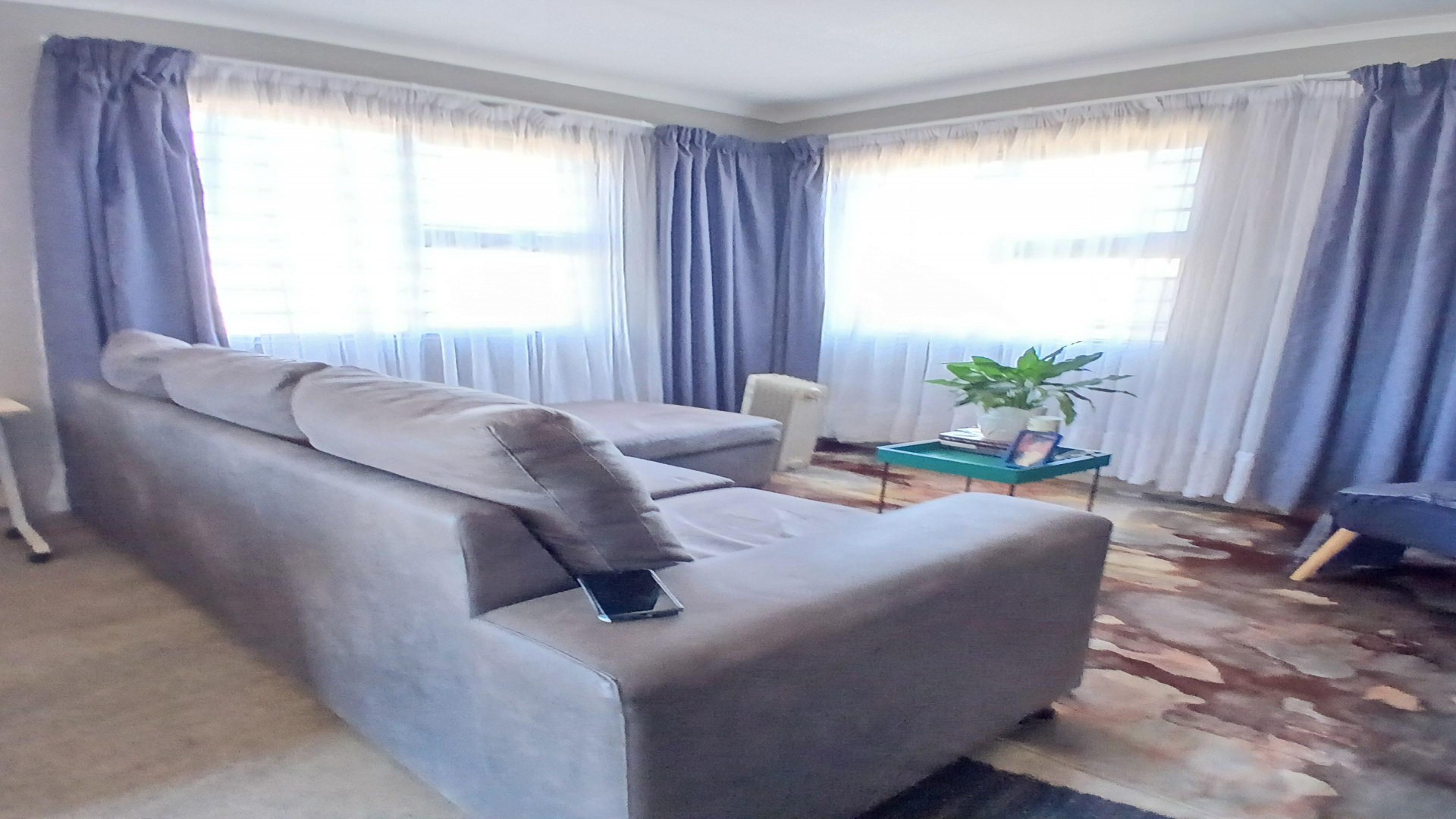 Lounges - 13 square meters of property in Vosloorus