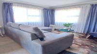 Lounges - 13 square meters of property in Vosloorus