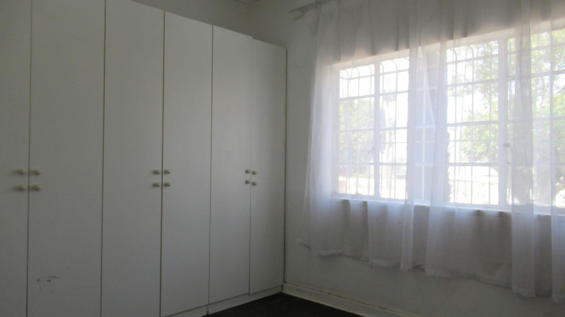 Main Bedroom - 17 square meters of property in Gerdview