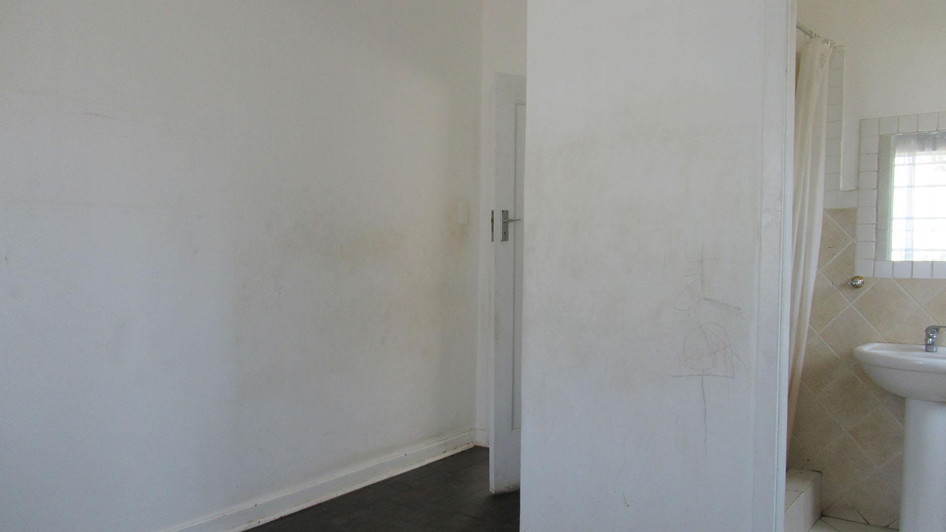 Main Bedroom - 17 square meters of property in Gerdview