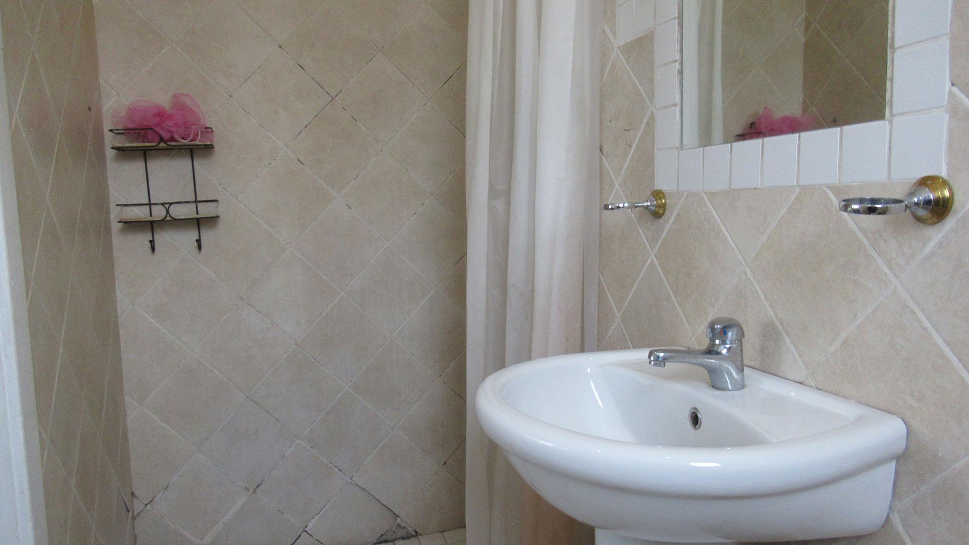 Main Bathroom - 3 square meters of property in Gerdview