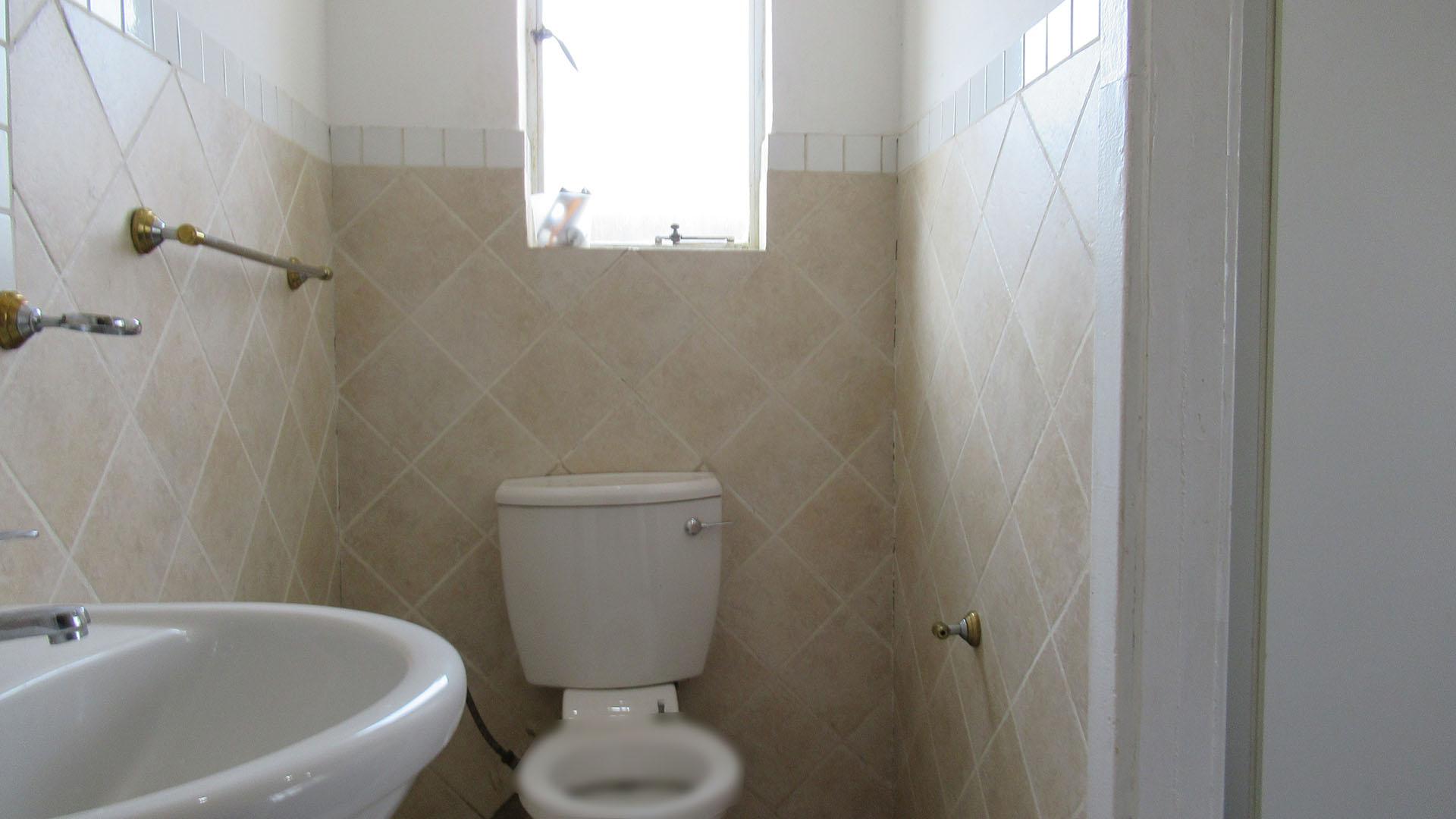 Main Bathroom - 3 square meters of property in Gerdview