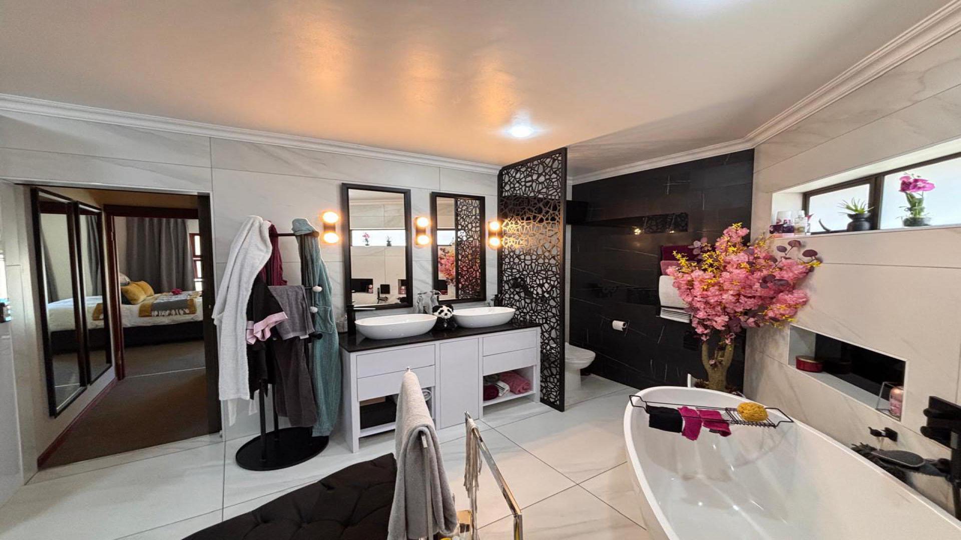 Main Bathroom of property in Vanderbijlpark