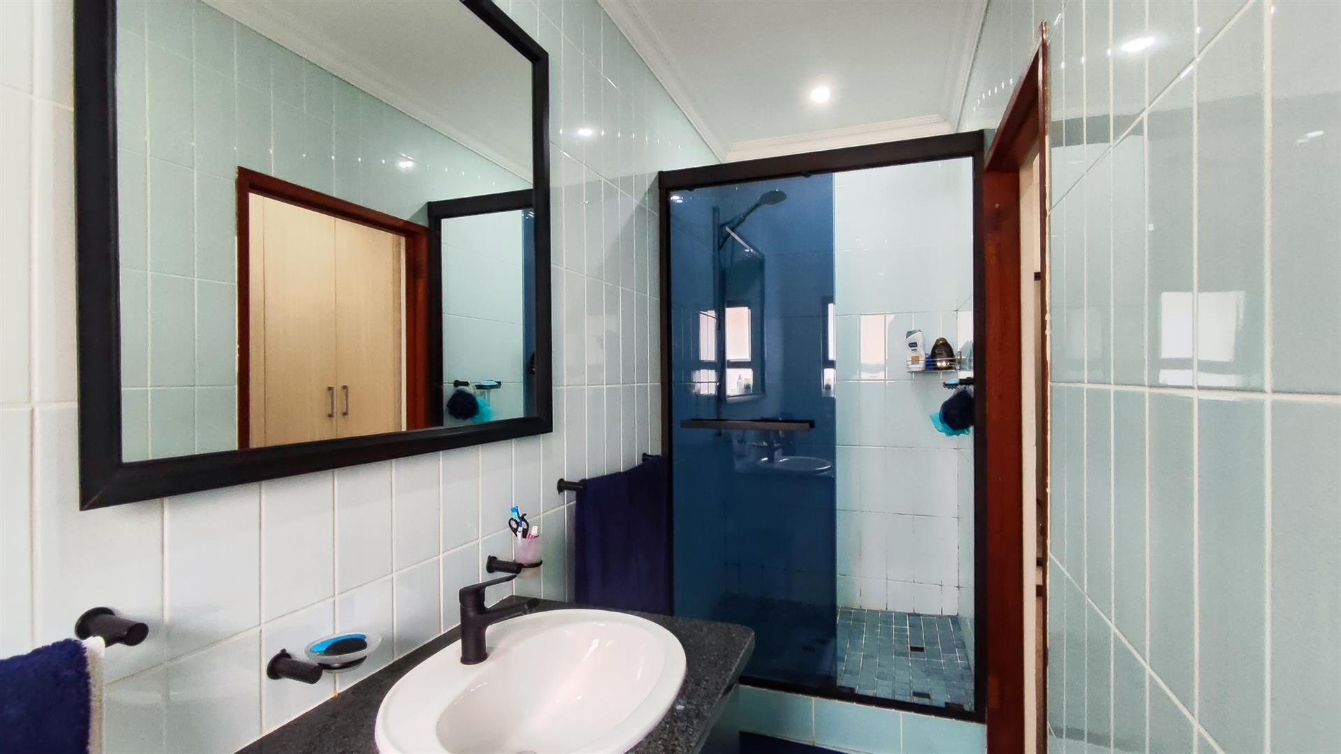 Bathroom 1 - 6 square meters of property in Vanderbijlpark