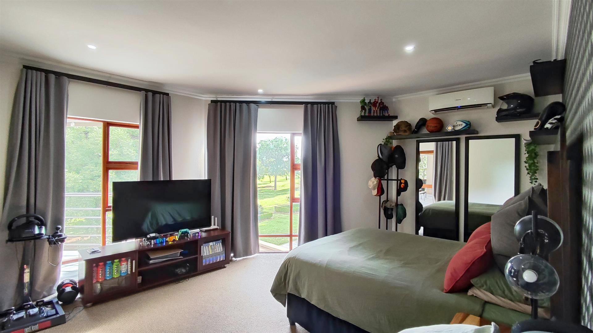 Bed Room 1 - 21 square meters of property in Vanderbijlpark