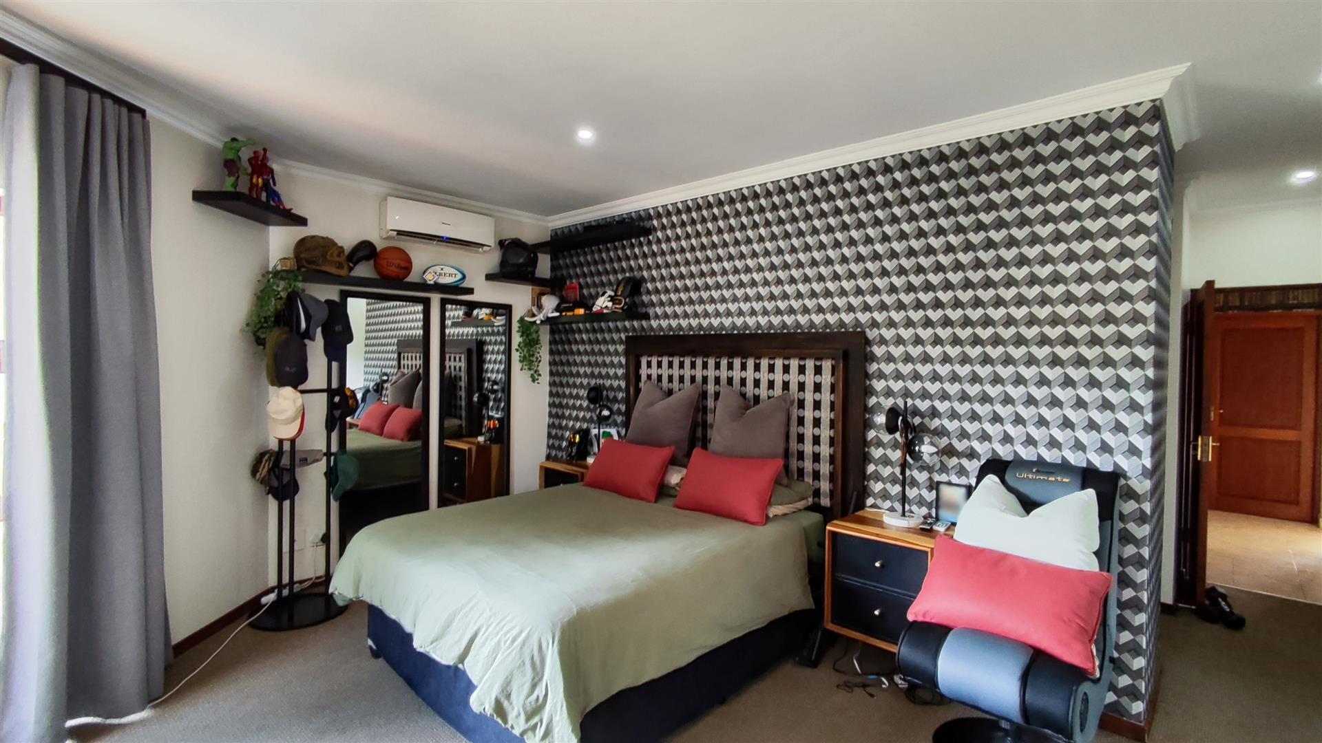 Bed Room 1 - 21 square meters of property in Vanderbijlpark