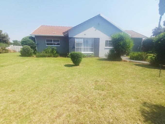 4 Bedroom House for Sale For Sale in Brackendowns - MR697223