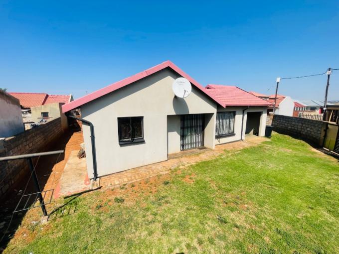 3 Bedroom House for Sale For Sale in Vosloorus Ext 31 - MR697235
