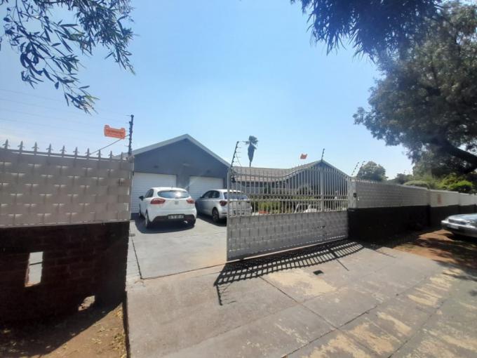 4 Bedroom House for Sale For Sale in Brackenhurst - MR697239