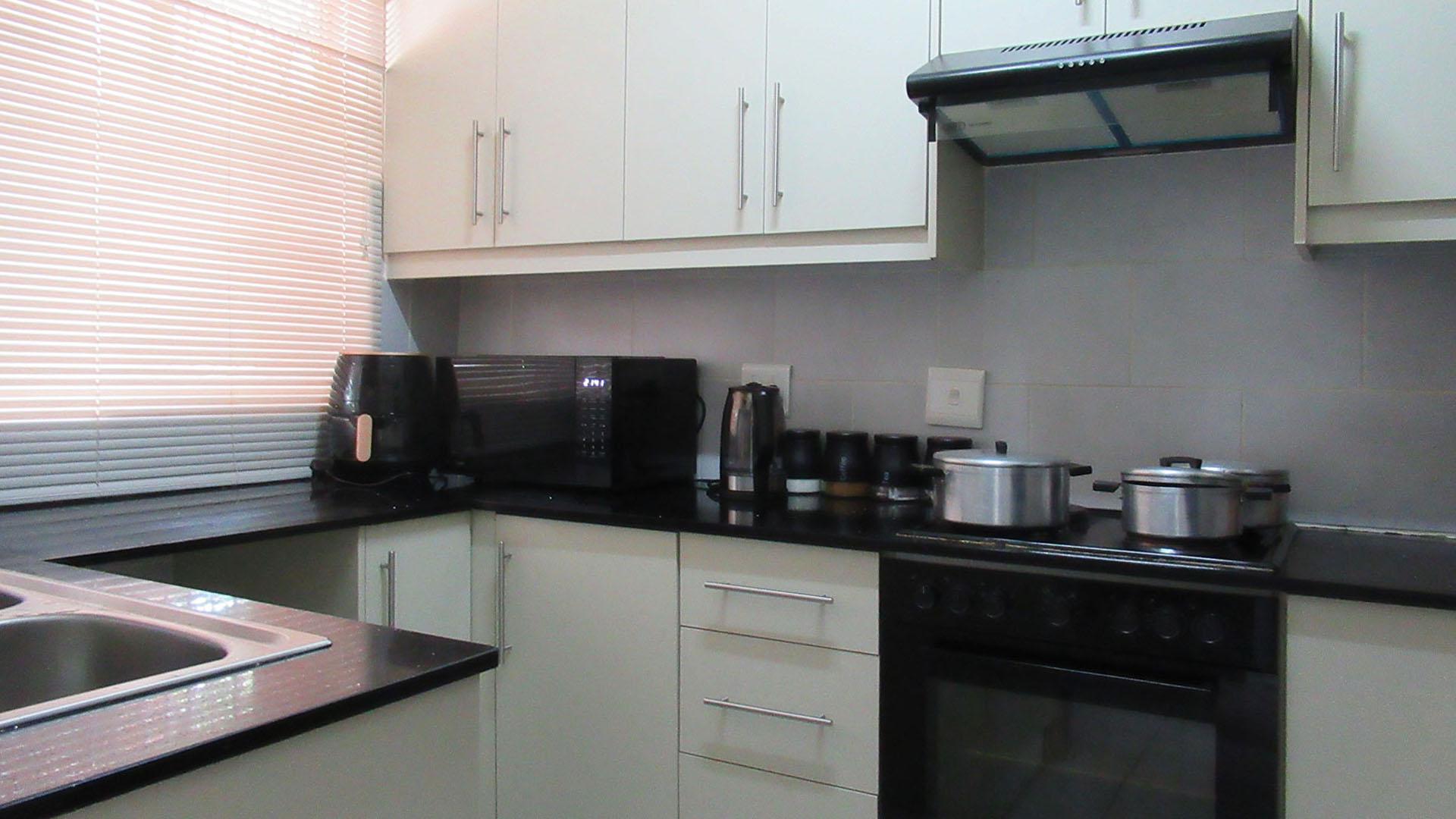 Kitchen - 8 square meters of property in Windsor West