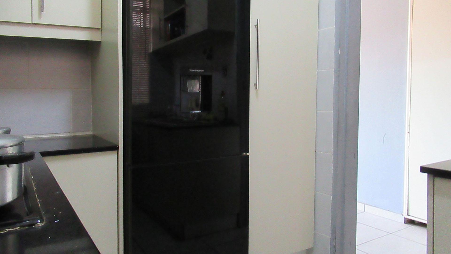 Kitchen - 8 square meters of property in Windsor West