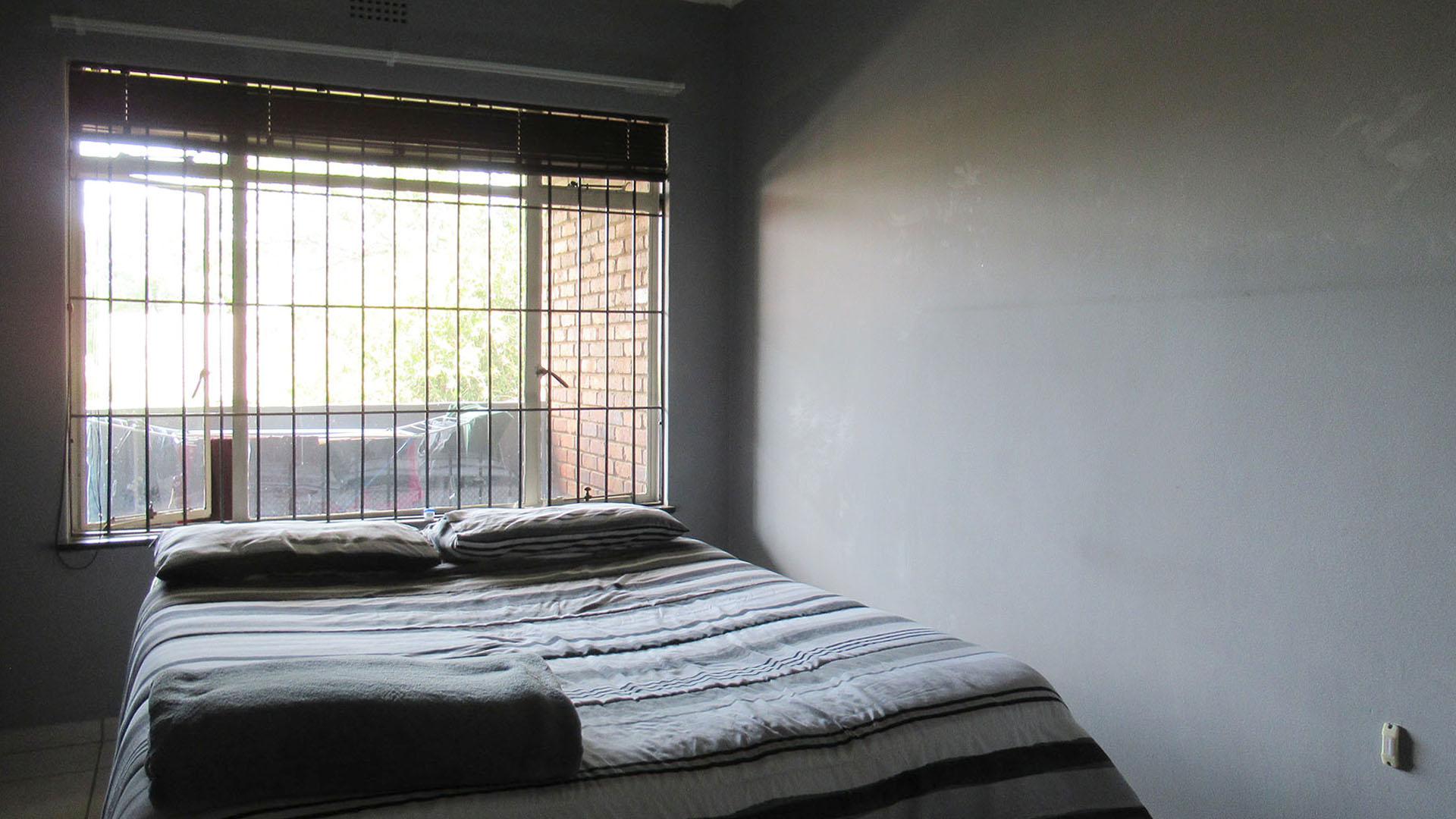 Bed Room 1 - 20 square meters of property in Windsor West