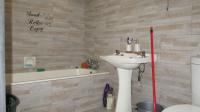 Bathroom 1 - 5 square meters of property in Windsor West