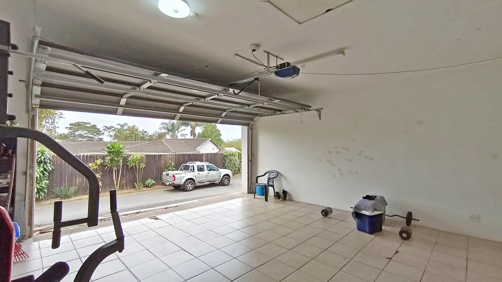 Garage - 44 square meters of property in Ronaldskloof Ext