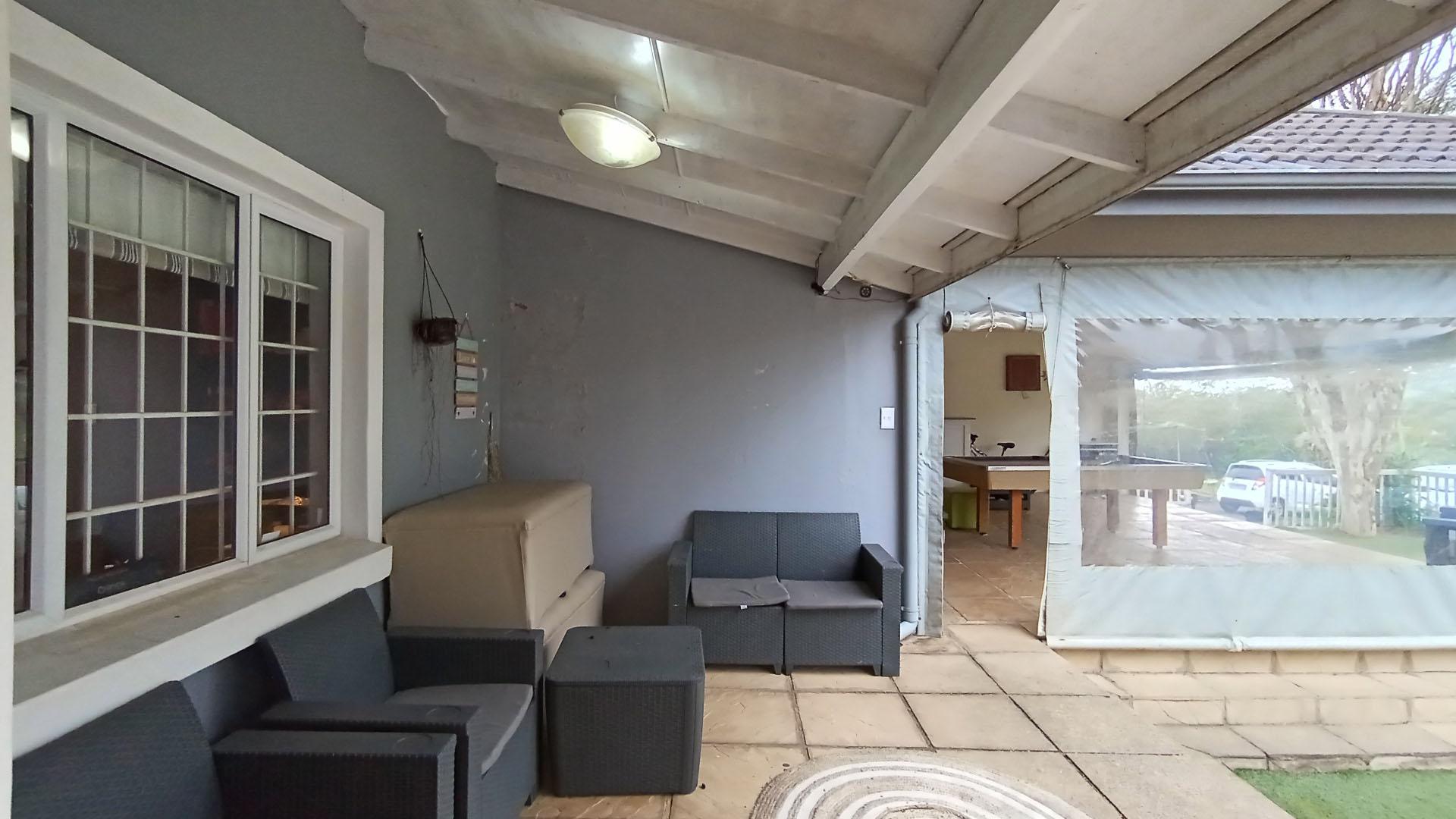 Patio - 9 square meters of property in Ronaldskloof Ext