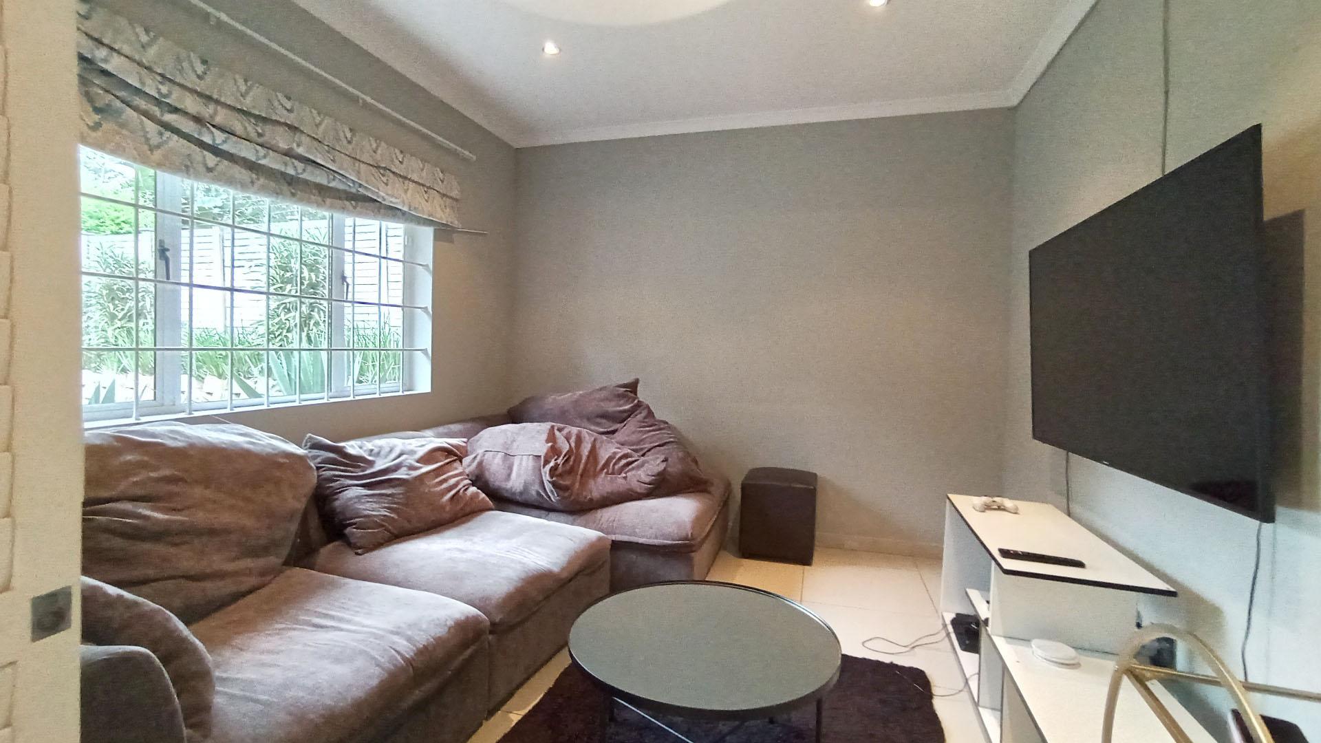 TV Room - 12 square meters of property in Ronaldskloof Ext