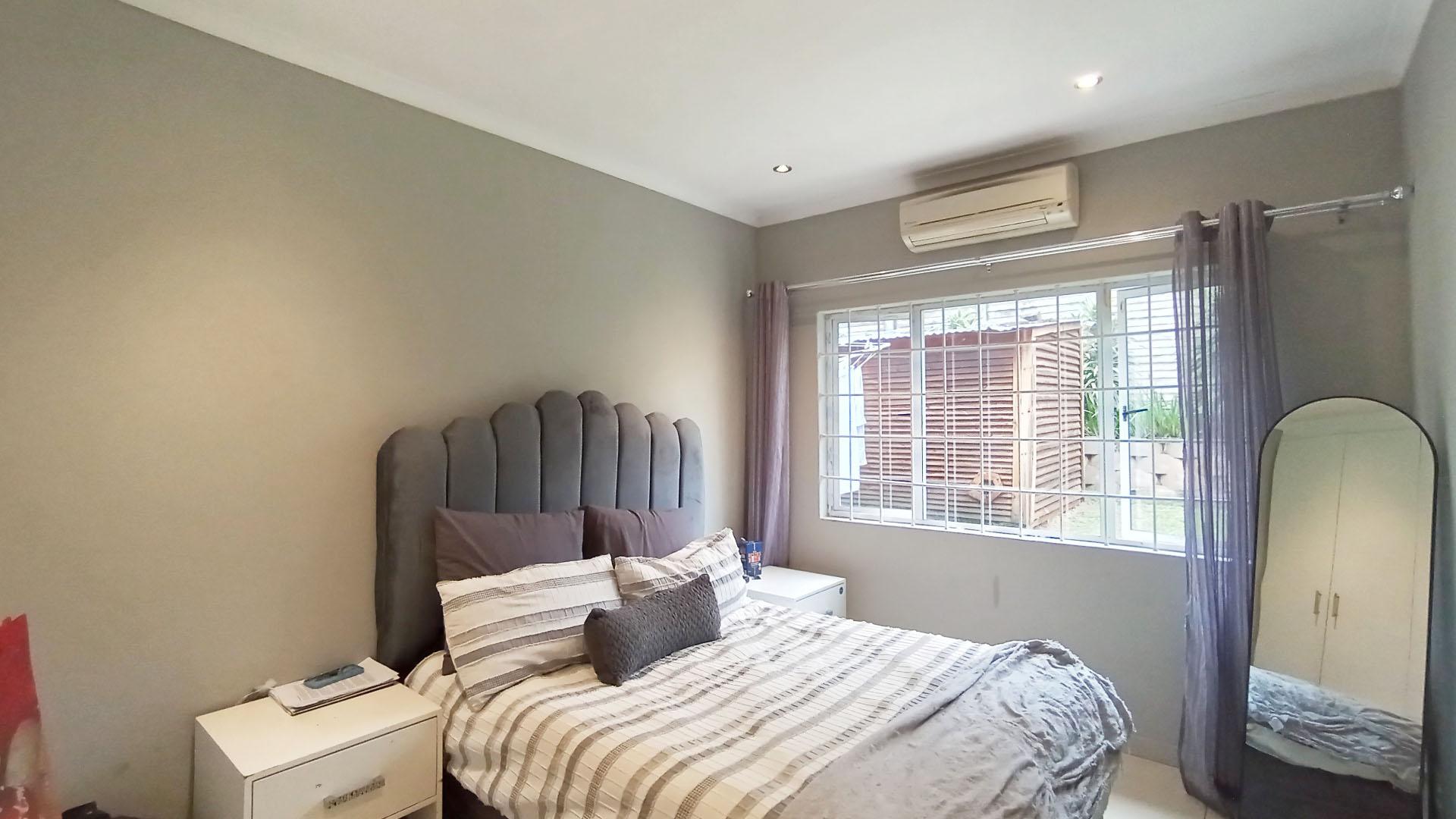 Bed Room 3 - 12 square meters of property in Ronaldskloof Ext