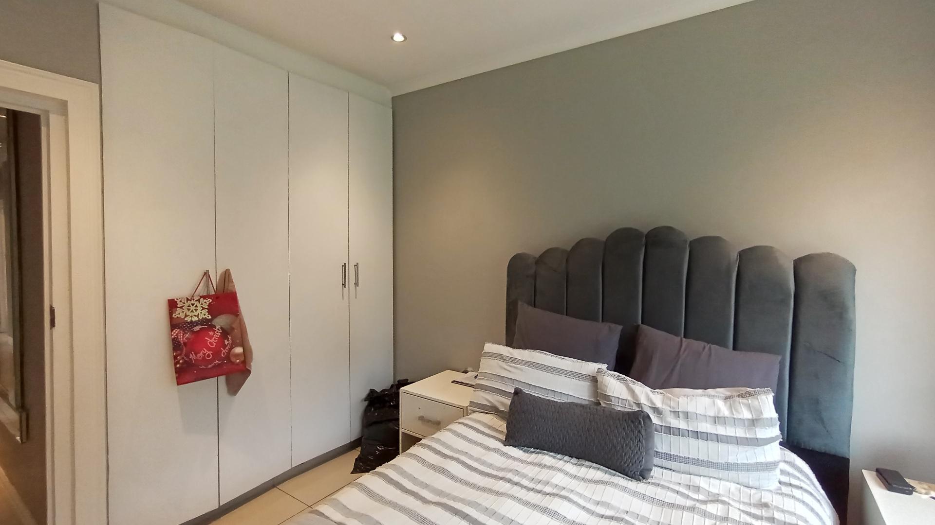 Bed Room 3 - 12 square meters of property in Ronaldskloof Ext