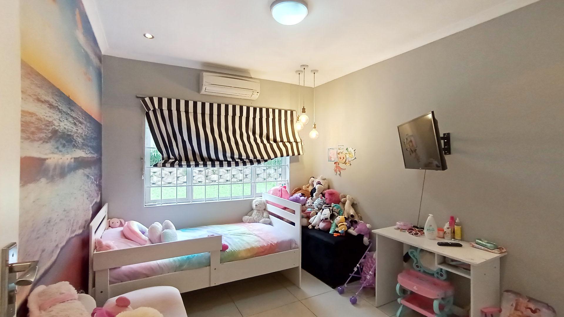 Bed Room 4 - 12 square meters of property in Ronaldskloof Ext