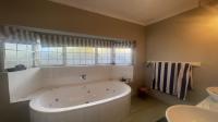 Bathroom 1 of property in Ronaldskloof Ext