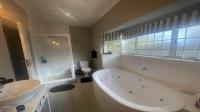 Bathroom 1 of property in Ronaldskloof Ext