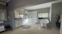 Bathroom 3+ of property in Ronaldskloof Ext