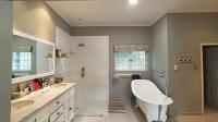 Main Bathroom - 13 square meters of property in Ronaldskloof Ext