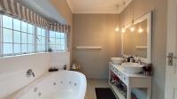 Bathroom 1 - 9 square meters of property in Ronaldskloof Ext
