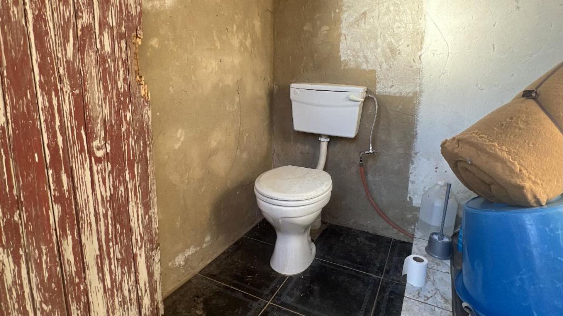 Bathroom 2 of property in Devland