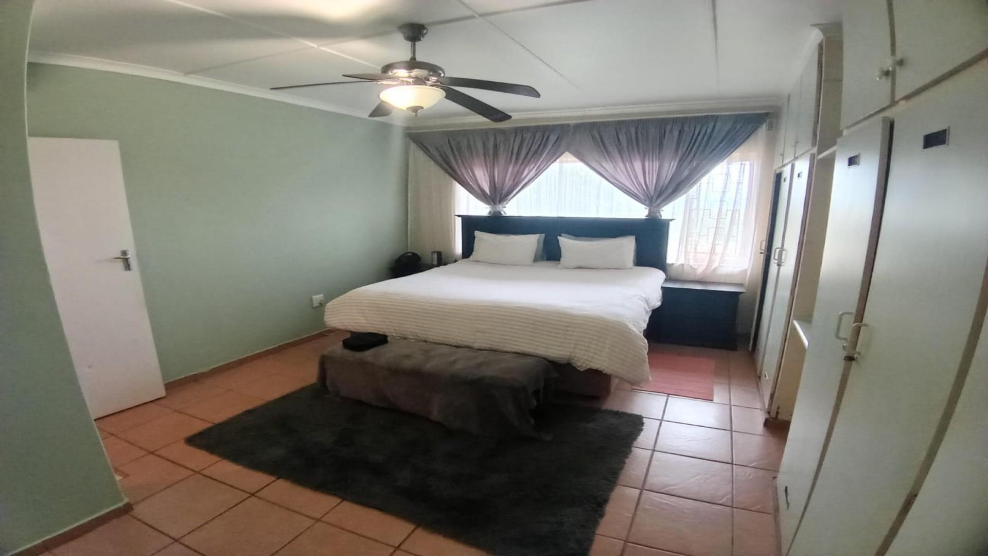 Bed Room 1 of property in Doonside