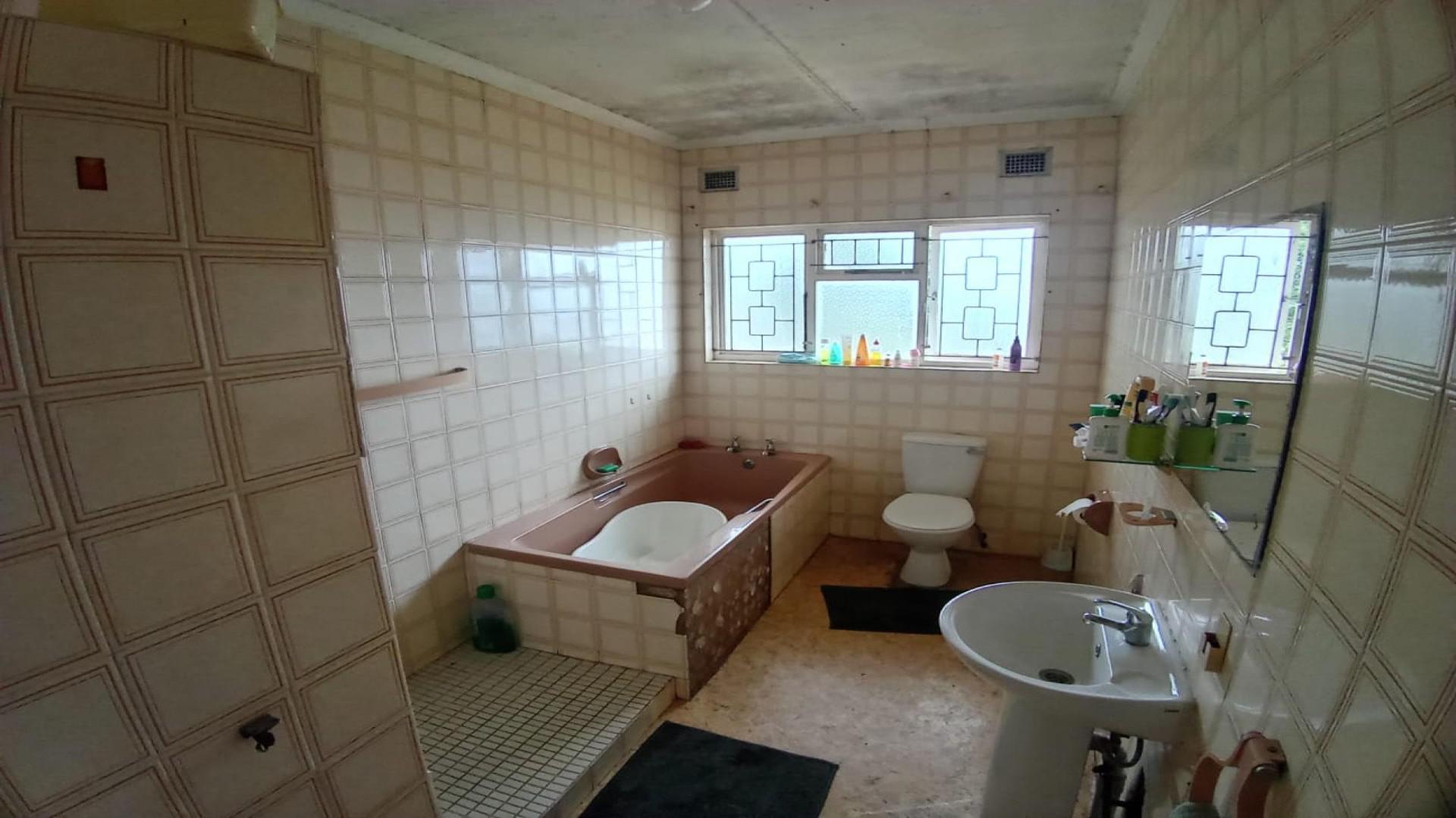 Bathroom 2 of property in Doonside