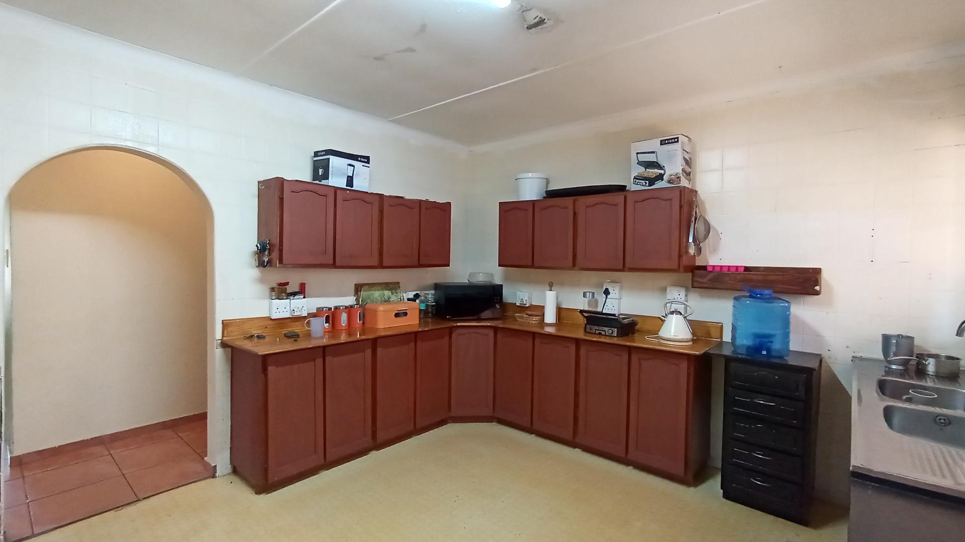 Kitchen - 21 square meters of property in Doonside