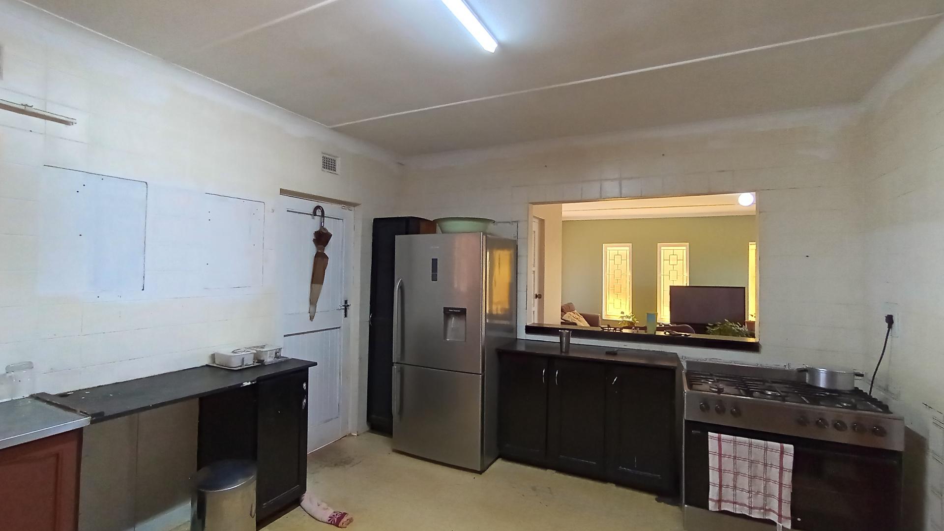 Kitchen - 21 square meters of property in Doonside