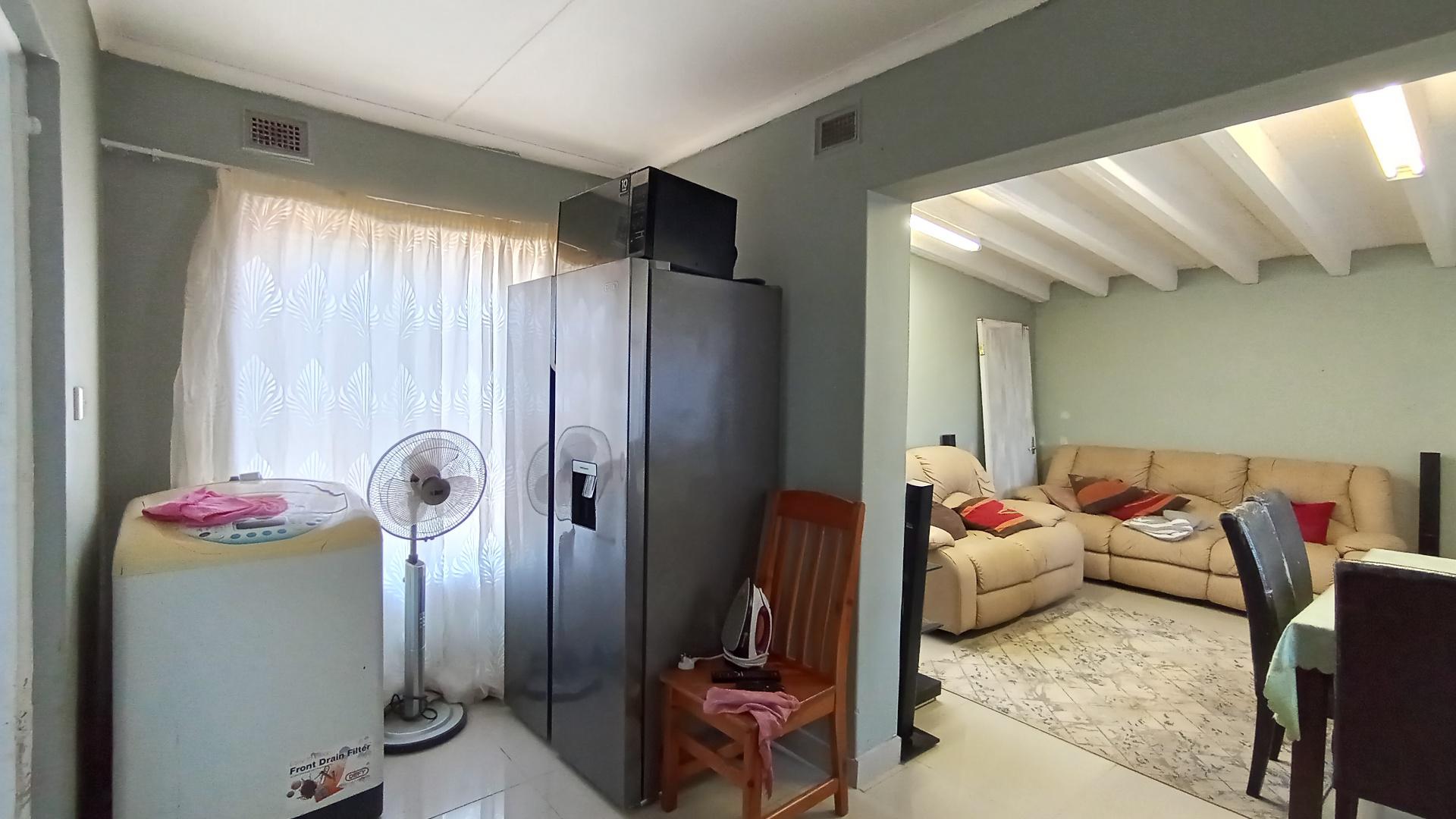 Spaces - 36 square meters of property in Doonside