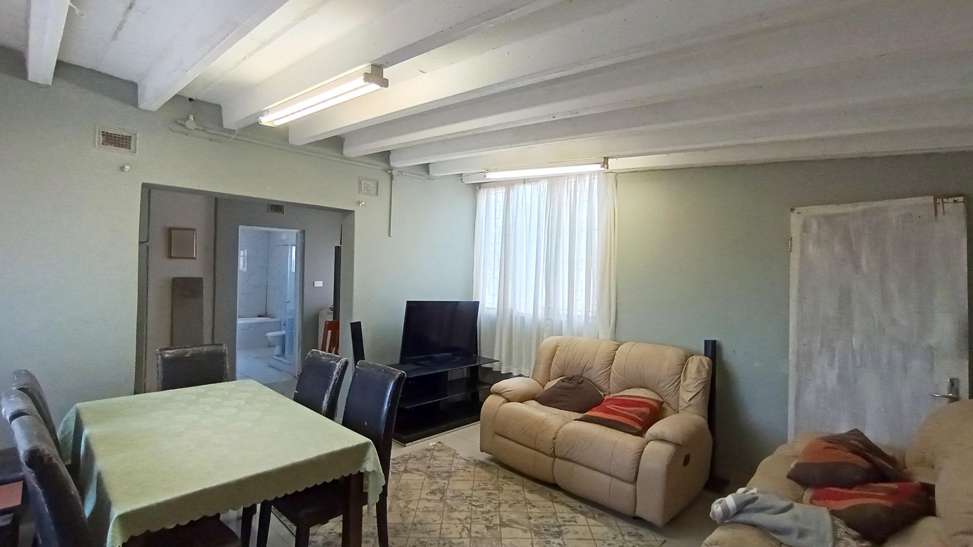 Flatlet - 46 square meters of property in Doonside