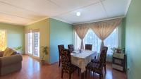Dining Room - 16 square meters of property in Doonside