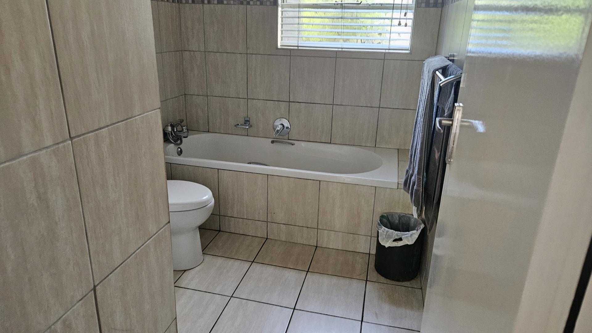 Bathroom 1 of property in Edenburg - Jhb