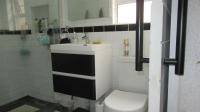 Bathroom 1 - 6 square meters of property in Roodekrans