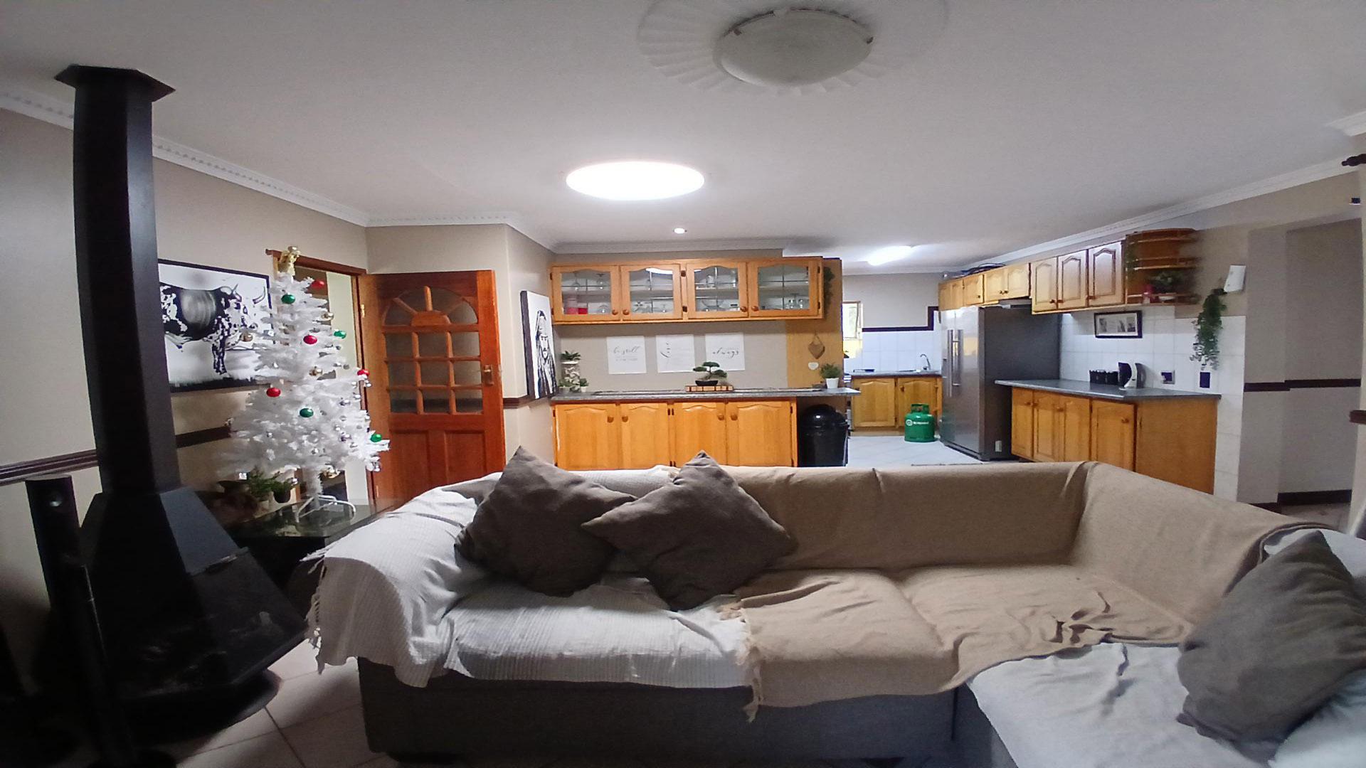 Lounges of property in Eldoraigne