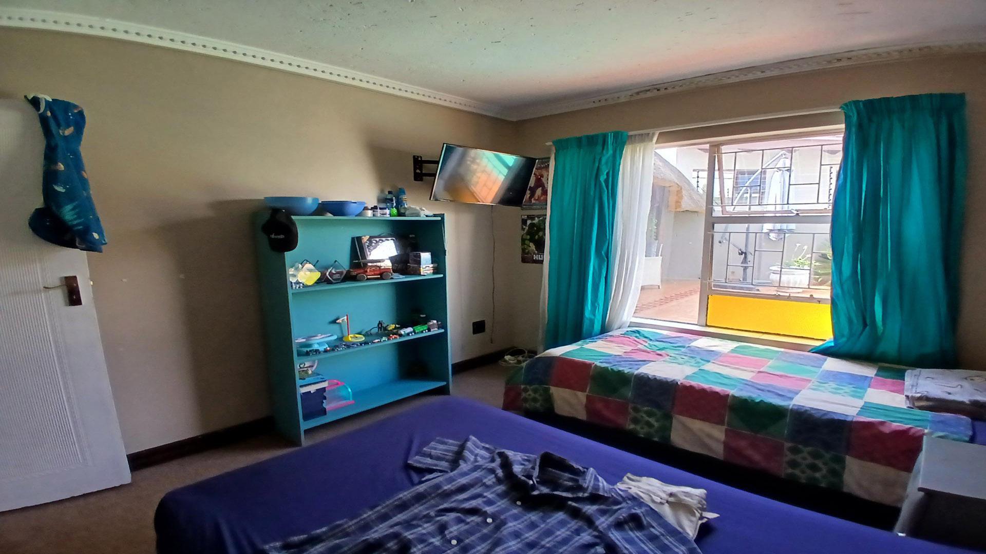 Bed Room 1 of property in Eldoraigne