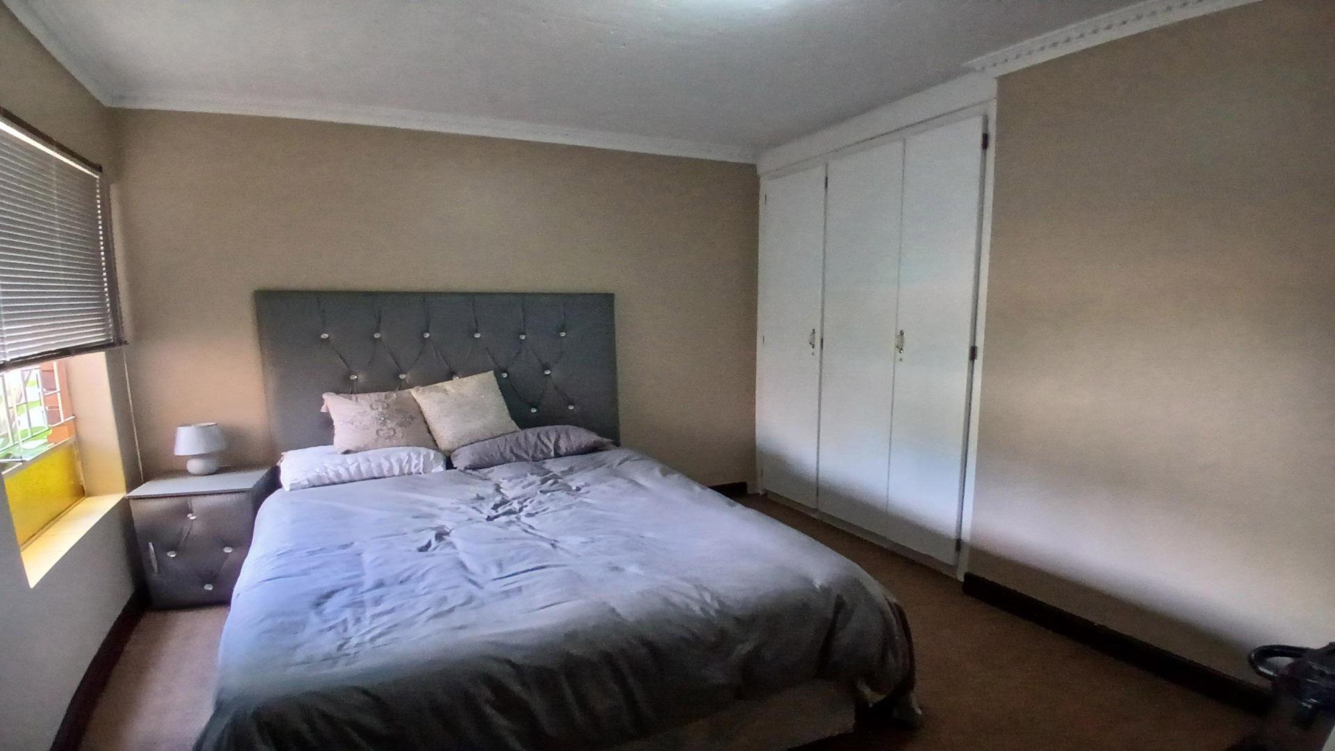 Bed Room 2 of property in Eldoraigne