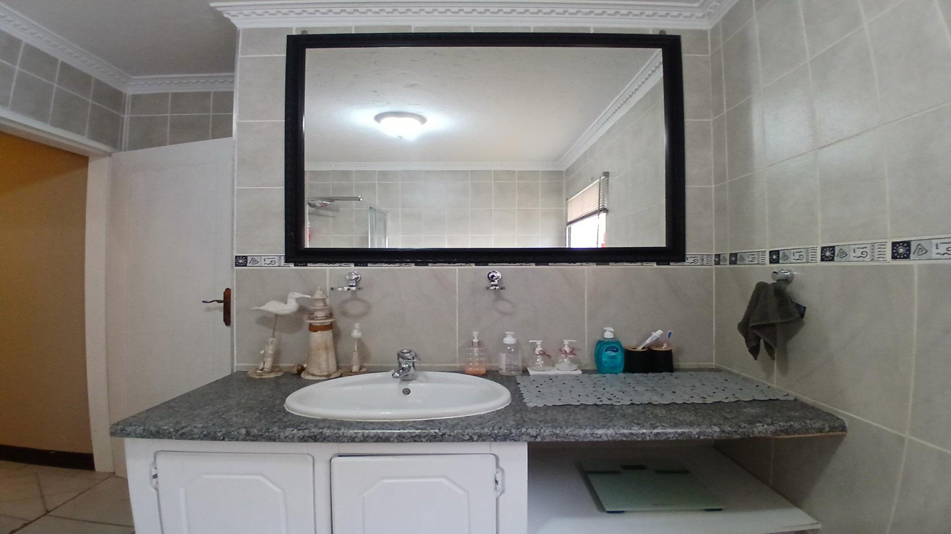 Bathroom 1 of property in Eldoraigne